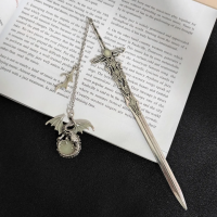 Металева закладка для книг з мечем і драконом, що світиться вночі Металева закладка для книг з мечем і драконом, що світиться вночі