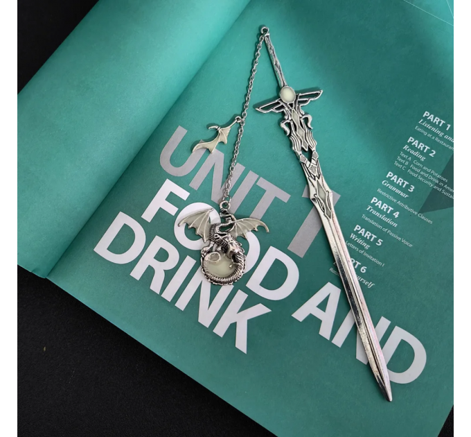 Металева закладка для книг з мечем і драконом, що світиться вночі